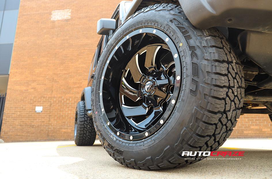 JEEP WRANGLER CLEAVER GLOSS BLACK MILLED ACCENTS